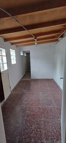 Casa En Venta - 2 Dormitorios 2 Baños - 249mts2 - Azul