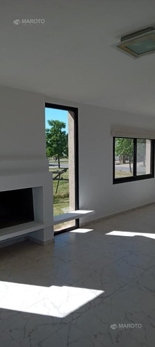 Imagen 17 de 20 de Casa En Venta Y Alquiler En El Canton - Maroto Propiedades
