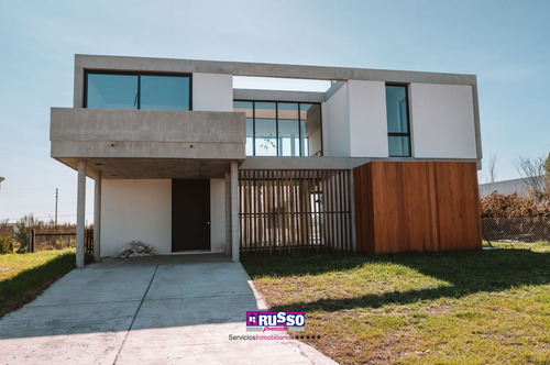Venta Casa Barrio Cruz Del Sur San Vicente 4 Ambientes