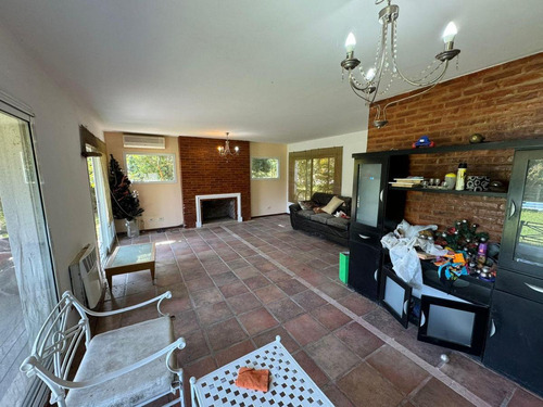 Casa En Venta - 3 Dormitorios 2 Baños - 1000mts2 - Haras Del Sur I