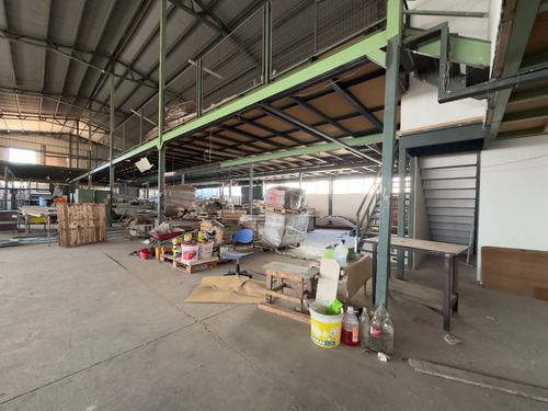 Bodega Con Oficinas En Sector Idustrial