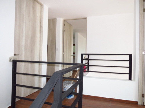 Imagen 8 de 14 de El Refugio - Casa En Calle Abierta, Con Amplio Jardín. Venta