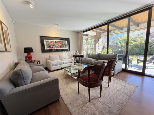 Casa En Venta De 6 Dorm. En Lo Barnechea