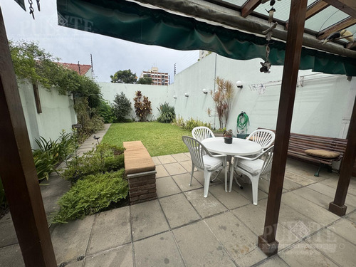 Impecable Casa A Mts De La Avda Y Del Fcgr - Apta Crédito!!!