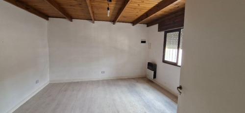 Casa Con Departamento En Venta En Barrio Sarmiento