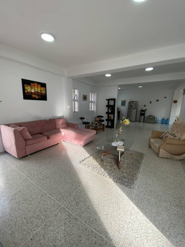 Imagen 2 de 13 de Casa En Venta En Rotafe Naguanagua Cód 12115 Lucrecia Escorcha