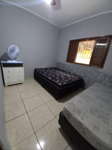 Casa 3 Dormitorios, 1 Suite, Mobiliada, 30 Metros Do Mar, Locação