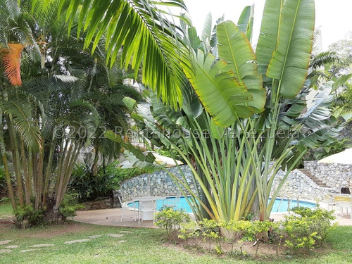 Ms: 25-8465. En Venta Amplio Y Seguro Apartamento En El Peñón. A=143m2, 3h, 3b, 1p.