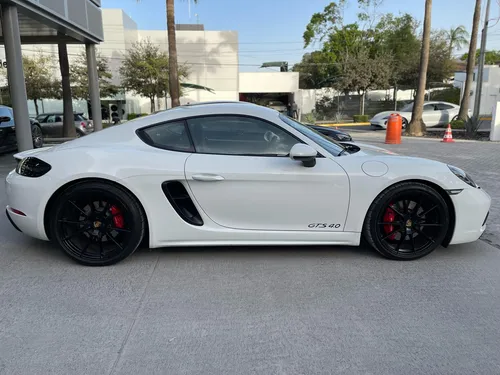 Porsche Cayman 2022