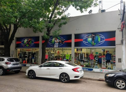 Imagen 1 de 15 de Amplio Local Céntrico En Alquiler