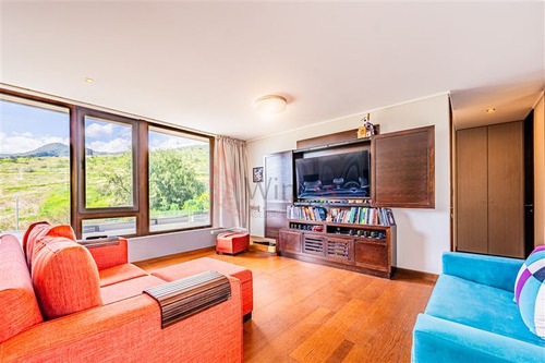 Casa En Arriendo De 4 Dorm. En Colina