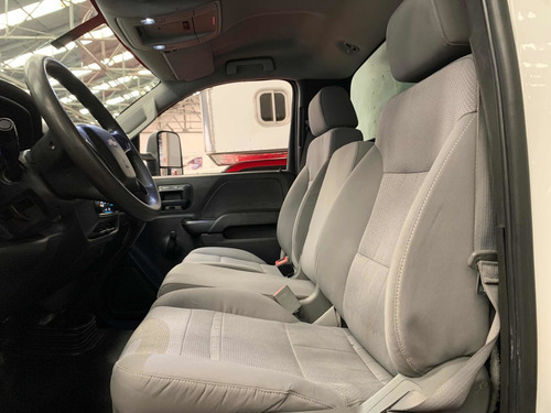 Imagen 7 de 12 de Chevrolet Silverado 6.0 3500 Caja Seca V8 Std T Vel 2015