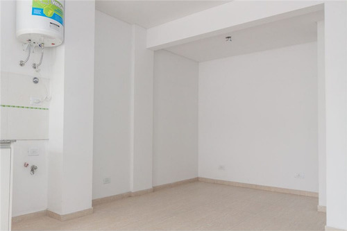 Venta 2 Ambientes Con Amplio Patio. Bajas Expensas
