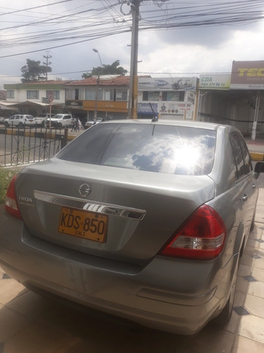 Nissan Tiida 2010 1.8 Emotion 4 P