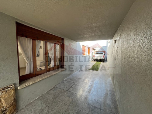 Casa 3 Dormitorios Con Escritorio En Venta - Calle Rodriguez Peña E/ Guido Y Güemes - General Belgrano. A 1 Cuadra Del Céntro De La Ciudad.