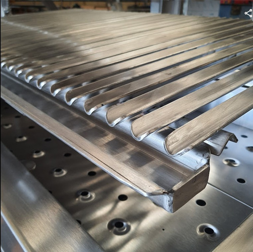 Asadores Argentinos Para Carbón Acero Inoxidable 120cm) 77kg Color Plateado