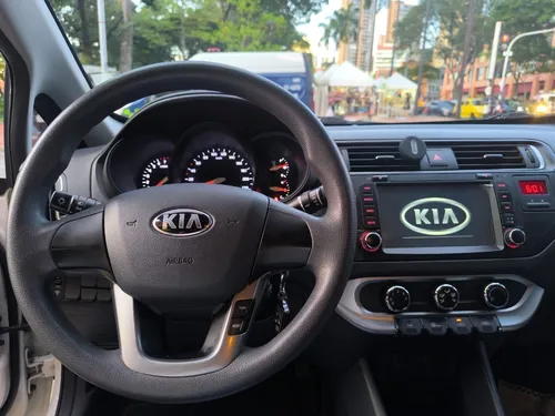 Kia Rio 1.4 4 p Automática