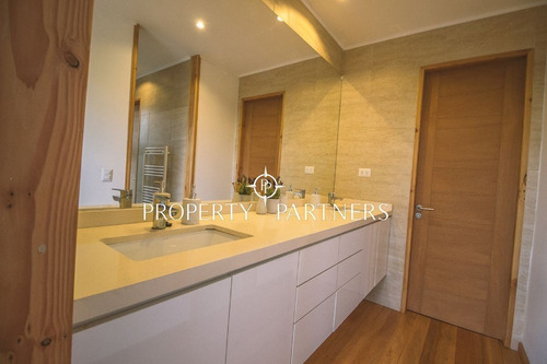Imagen 22 de 29 de Moderna Casa Con Vista Al Lago Villarrica, El Escorial