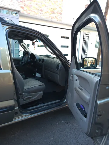 Jeep Liberty Sport 4x2 At