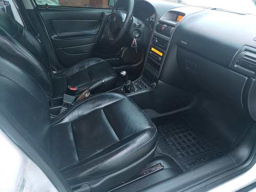 Imagem 8 de 13 de Astra Sedan Elegance 2.0 8v 2006 Completo