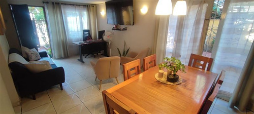 Casa En Venta De 6 Dorm. En Independencia