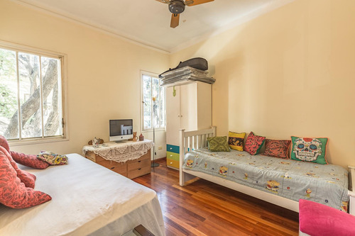 Venta Casa 5 Ambientes De Estilo | Excelente Estado| Luz | Detalles De Calidad | Caballito