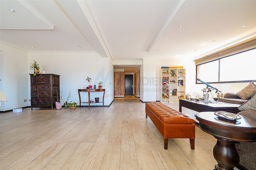 Con Vista Panorámica De 360°, Completamente Remodelado.