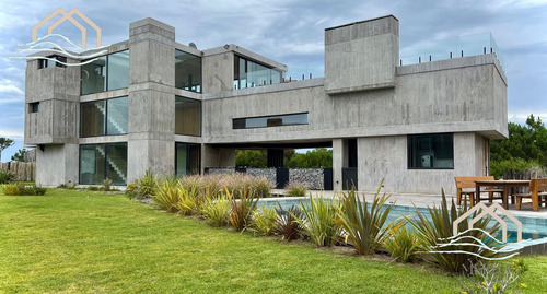 Casa En Costa Esmerala