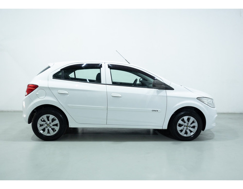 Chevrolet Onix 1.0 MPFI LT 8V FLEX 4P MANUAL