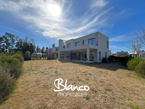 Casa En Venta En Santo Tomás, Pilar, G.b.a. Zona Norte