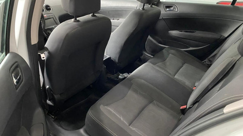 Imagen 6 de 15 de Peugeot 408 1.6 Allure Hdi 2018 78.000km