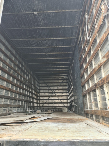Imagem 10 de 11 de Vw 16220 6x2 Ano 1997 Bau 8,50mts Porta Lateral Truck