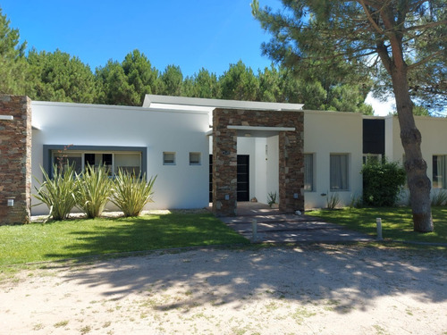 Imagen 20 de 22 de Dueño Alquilo-vendo. Casa La Herradura Pinamar De 5 Amb. Con Piscina. Disponible Marzo. Semana. Quincena. Semana Santa