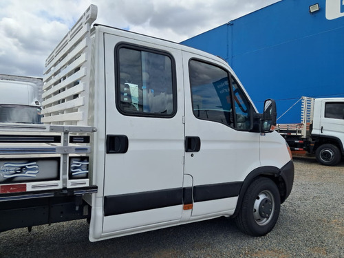 Iveco Daily Chasis 3.0 35S14 3750 Cab. Dupla 4P