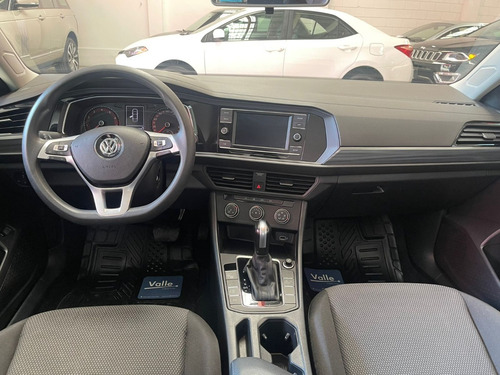 Imagen 6 de 13 de Vw Jetta Trendline Color Gris 2019