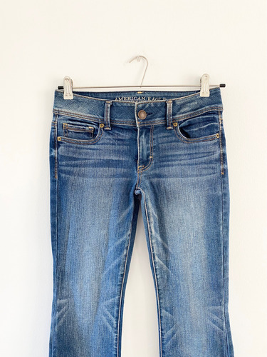 Jeans Azul Tiro Medio Elastizado Recto Mujer American Eagle (Usado)