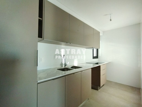 Imagen 2 de 11 de Apartamento En Venta De 1 Dormitorio En Malvin (ref: Ast-774)