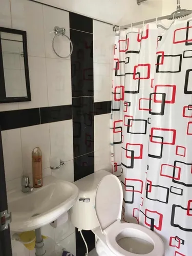 Habitación Amoblada Con Servicios Incluidos . Patqueadero