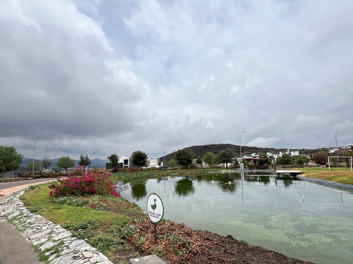 Hermoso Lote Terreno Regular Completamente Plano Propio Para Construir La Casa De Tus Sueños Dentro De Fraccionamiento Privado Real De Juriquilla.
