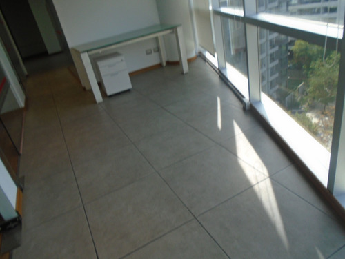 Tranqueras- Las Condes 110 M2 Con 7 Privados Y 3 Baños