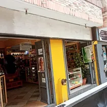 Comprar Se Alquila Excelente Local Comercial A Pie De Calle En Transversal A Solo 100 Metros De La Av. Urdaneta Ideal Para Bodegón, Agencias De Celulares, Etc. Em