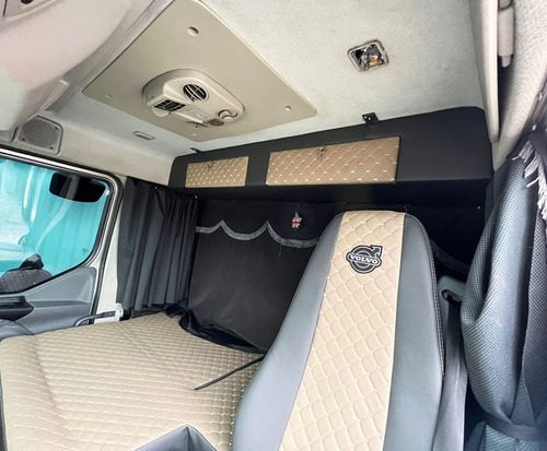 Imagem 8 de 16 de Volvo Vm 270 6x2 2015