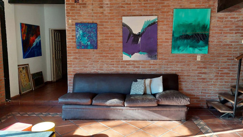 Venta- Casa Enorme Con Jardín Y Pileta, Hurlingham