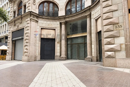 Local Comercial 1.002 M² Paseo Huérfanos