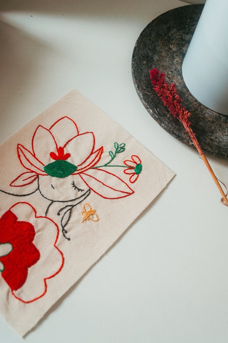 Imagem 3 de 6 de Panô Bordado A Mão | Estampa Quadro Flora
