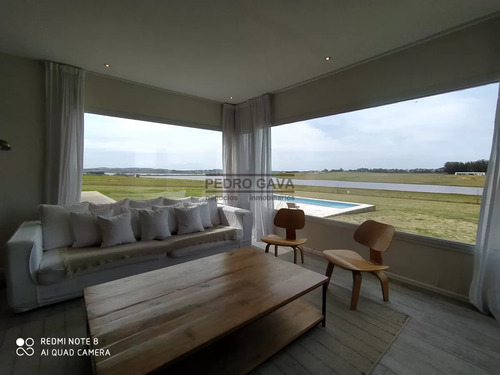 Casa En Venta En Laguna De Los Cisnes Muy Próximo A Piriapolis Y Punta Del Este