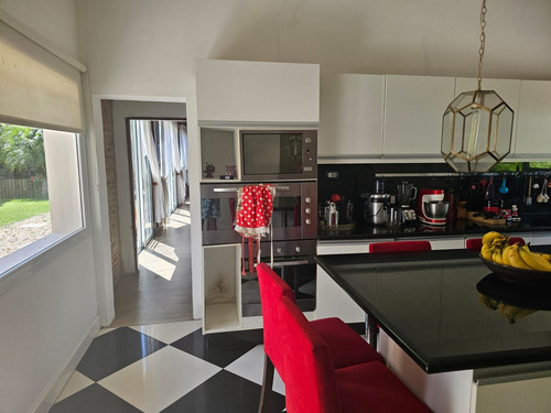 Venta Casa 500 M2, 5 Dormitorios, Piscina, Lavadero, Barrio Cerrado, San Rafael