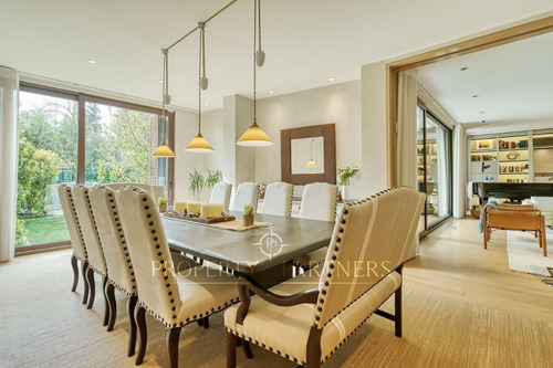 Elegante Y Exclusivo Departamento Con Jardín Priva...