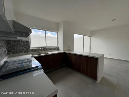 Casa De 4 Recámaras Con 1 En Planta Baja - Venta. El Mirador