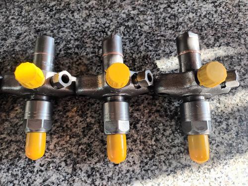 4 Inyectores Perkins 4203 Chevrolet C10 Con Motor Perkins